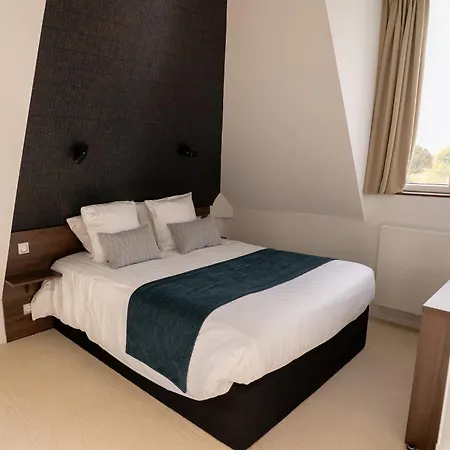 酒店 Le Manoir Du Roselier 4*